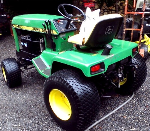 John Deere 420 Lawn and Garden Tractor